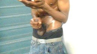 Straight thug jerking on cam