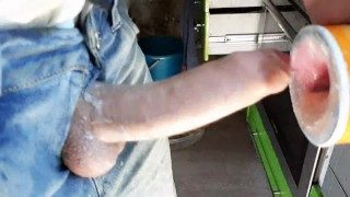 Парень после работы в офисе трахает искусственную вагину